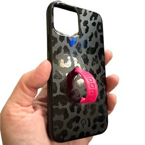 Black leopard loopy case.